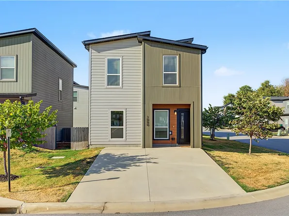 1080 Illinois Ave, Centerton, AR 72719