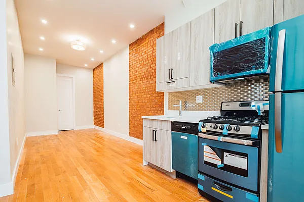 Rented by Nooklyn NYC LLC | media 21