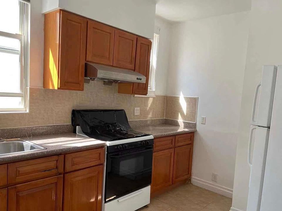 1st image of 1425 Benson Ave Floor 2