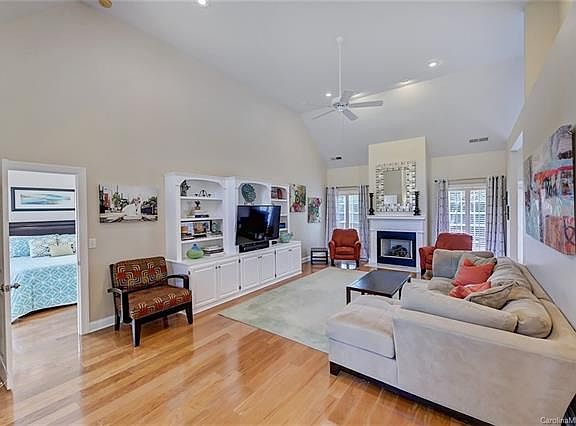 3rd image of 5521 Dunedin Ln
