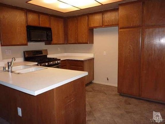 4th image of 642 Valley Oak Ave