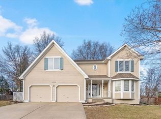 2704 NW Bent Tree Cir, Lees Summit, MO 64081