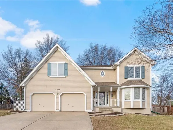 2704 NW Bent Tree Cir, Lees Summit, MO 64081