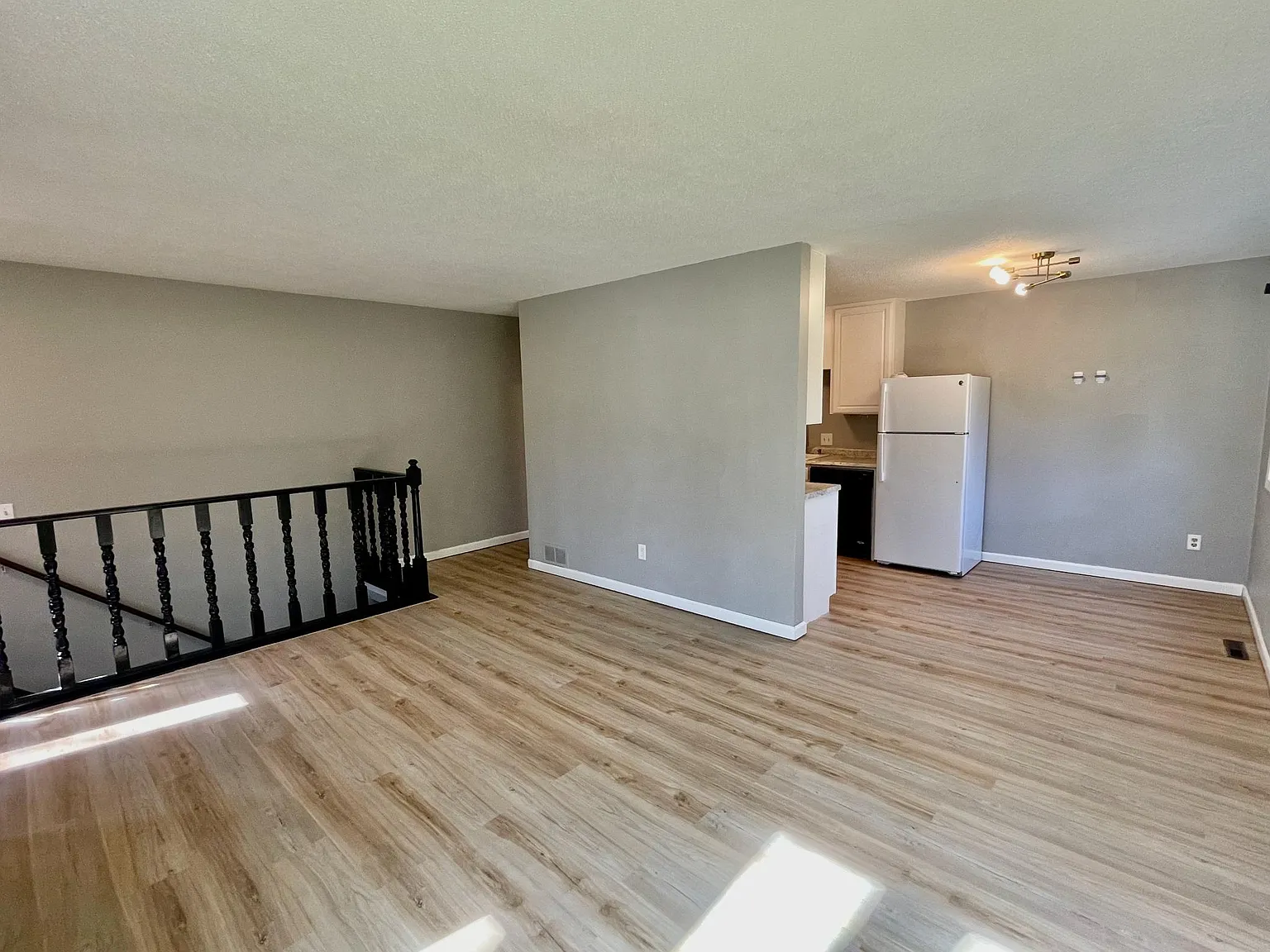 3 bed, 1400 sqft, $2,200 — Photo 3