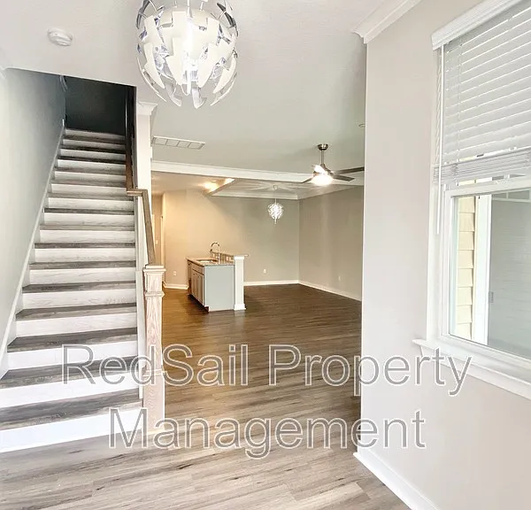 208 Fishers Ct — Photo 3