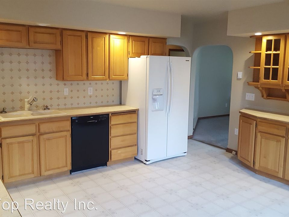 1st image of 206 W Holland Ave