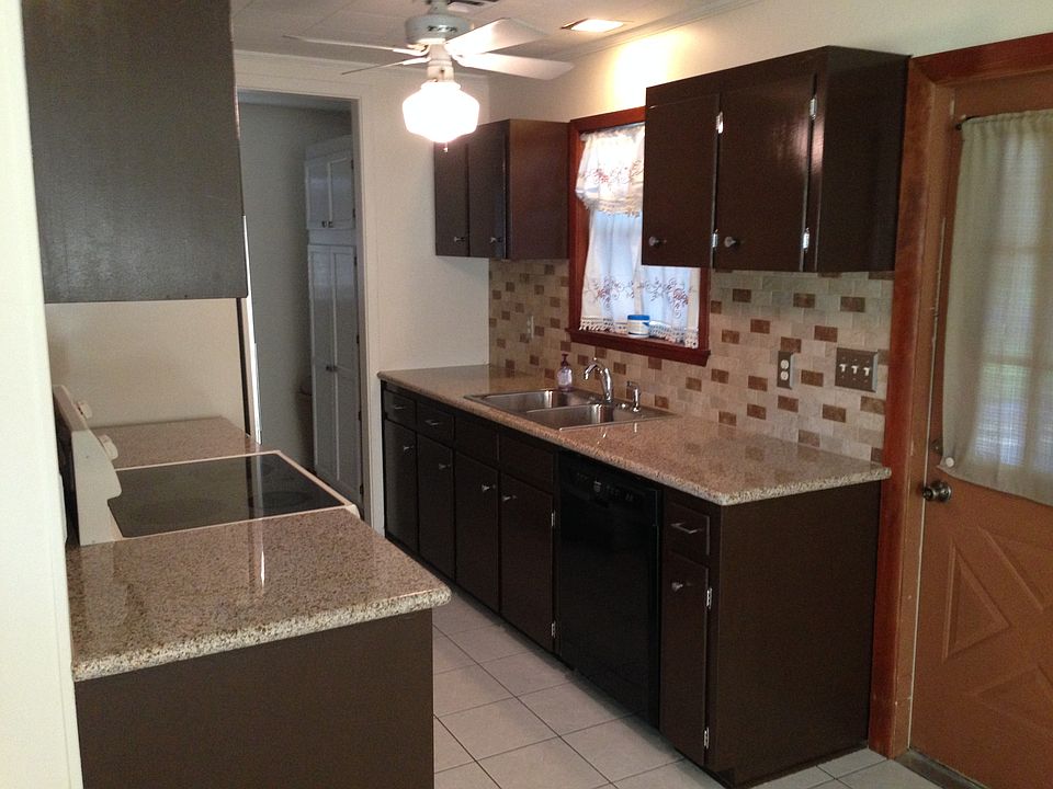 1st image of 906 Robert Lee Cir