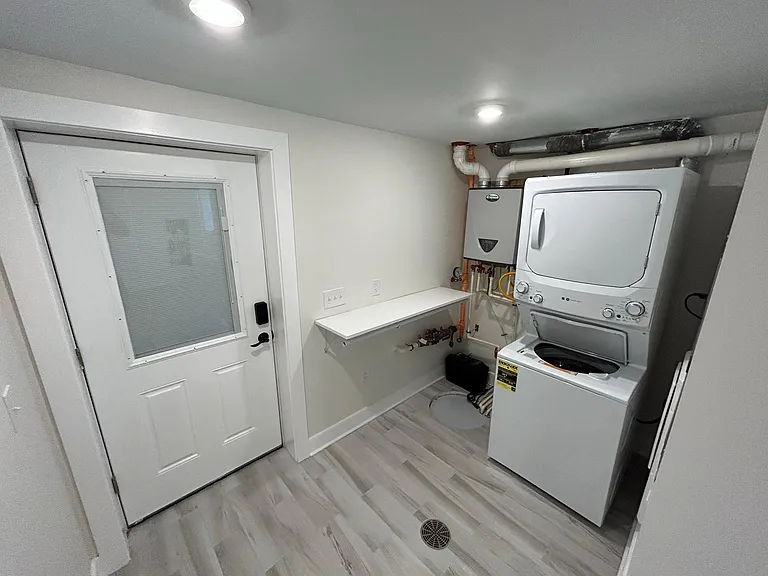 336 Channing St NE #B — Photo 12