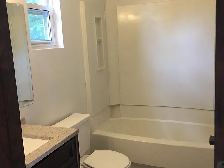 1739 Middletown Rd — Photo 3