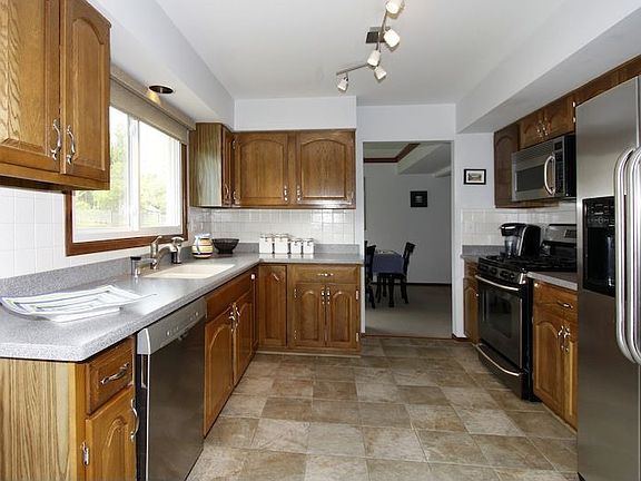 4th image of 369 W Windsor Dr