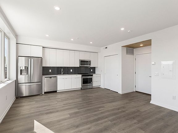 3rd image of 1229 N Front St #2C
