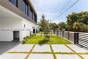 4th image of 921 NW 55th St #1