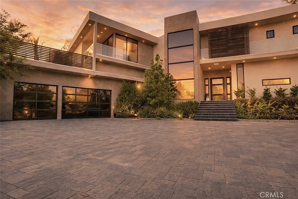 6 bed, 9738 sqft, $46,000 — Photo 1