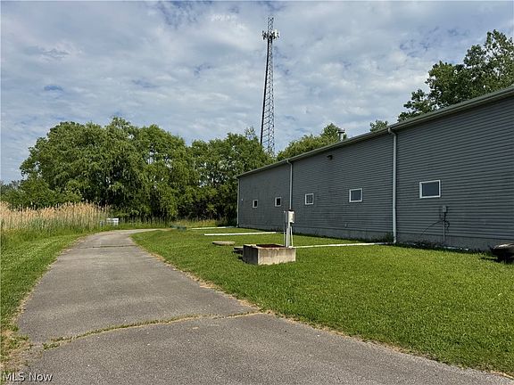 4th image of 3487 N Ridge Rd