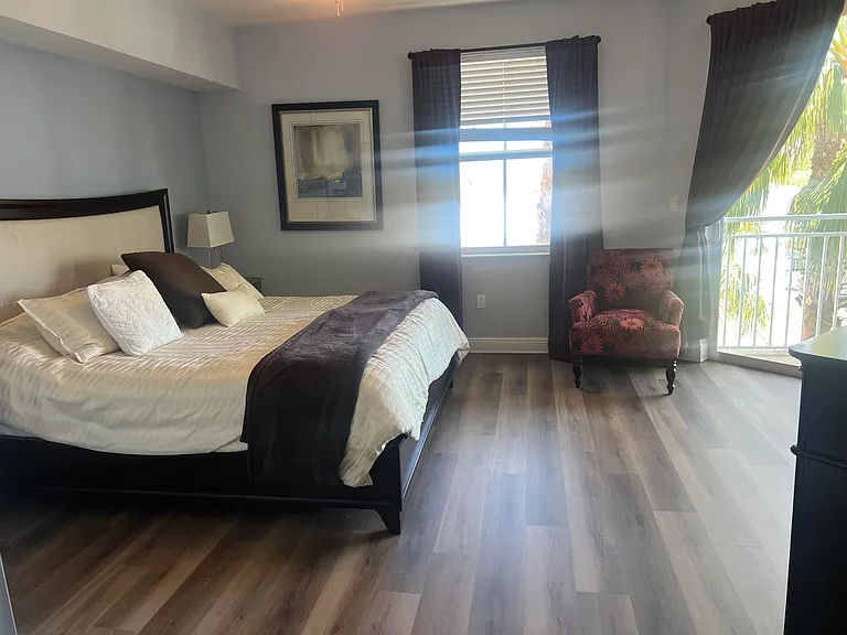 975 NW Flagler Ave — Photo 18
