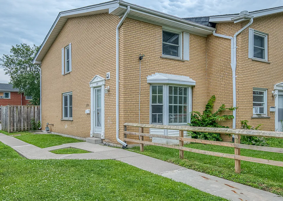 153 Arbour Glen Cres