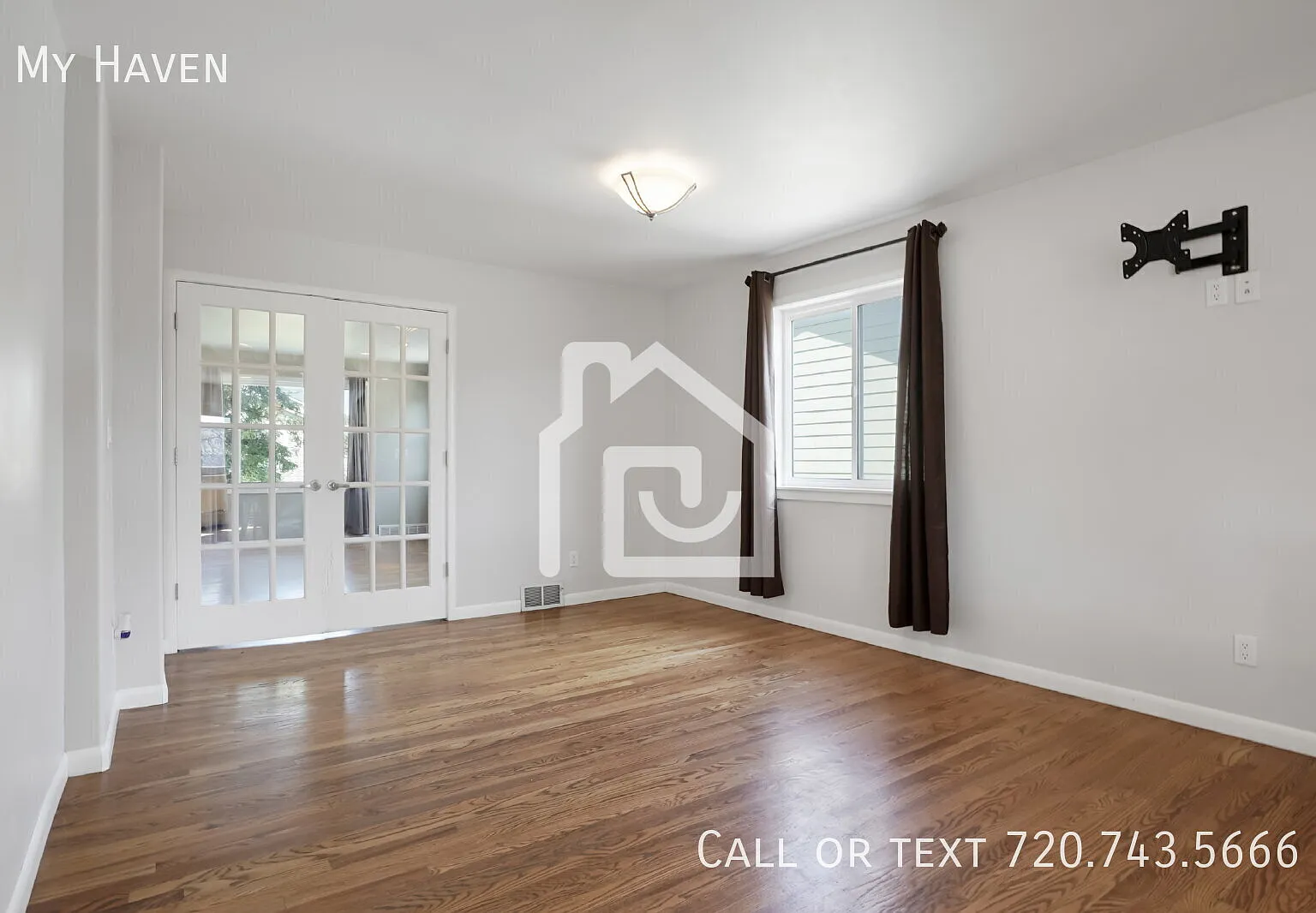 Beautifully Updated 4 Bedroom in Lakewood - Finished Basement - Large Yard — Photo 4