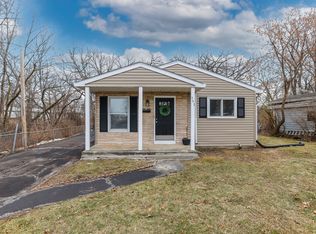 563 Hillcrest Ter, Round Lake Park, IL 60073
