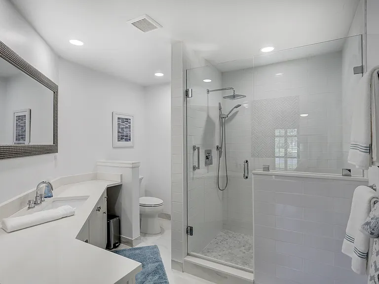 6 Lexington Ln E #D — Photo 34