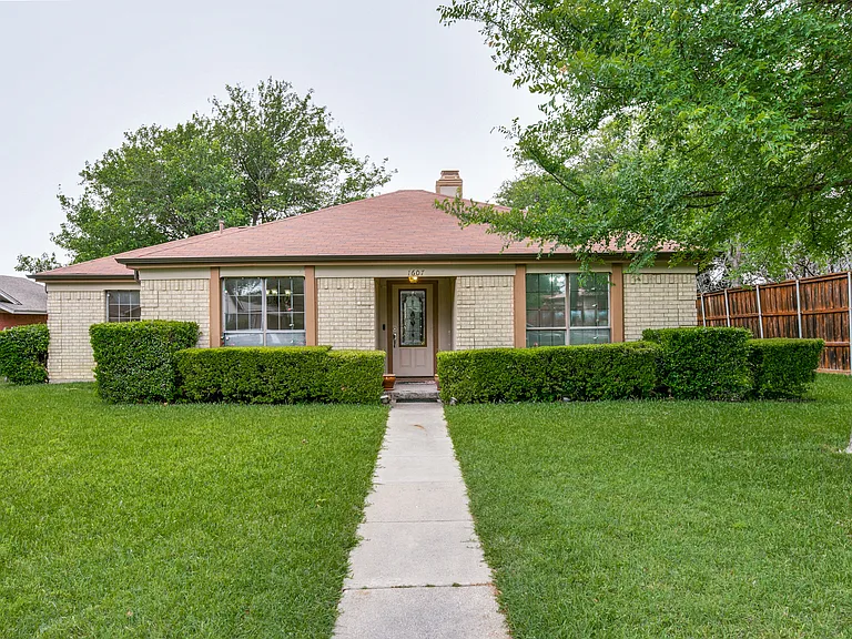 1607 Heather Glen Ct — Photo 1