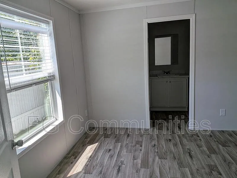 3 bed, 2.0 bath, $995 — Photo 3
