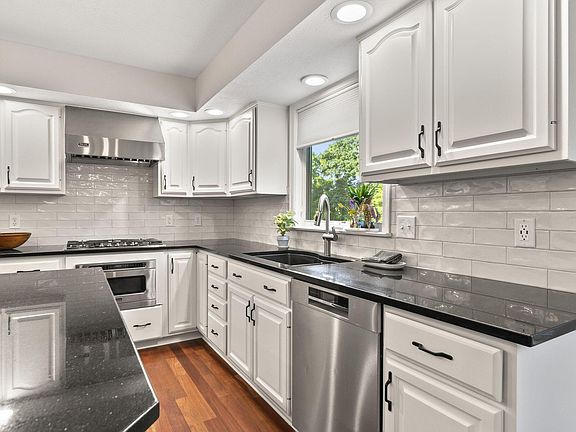 5th image of 8845 Davington Dr