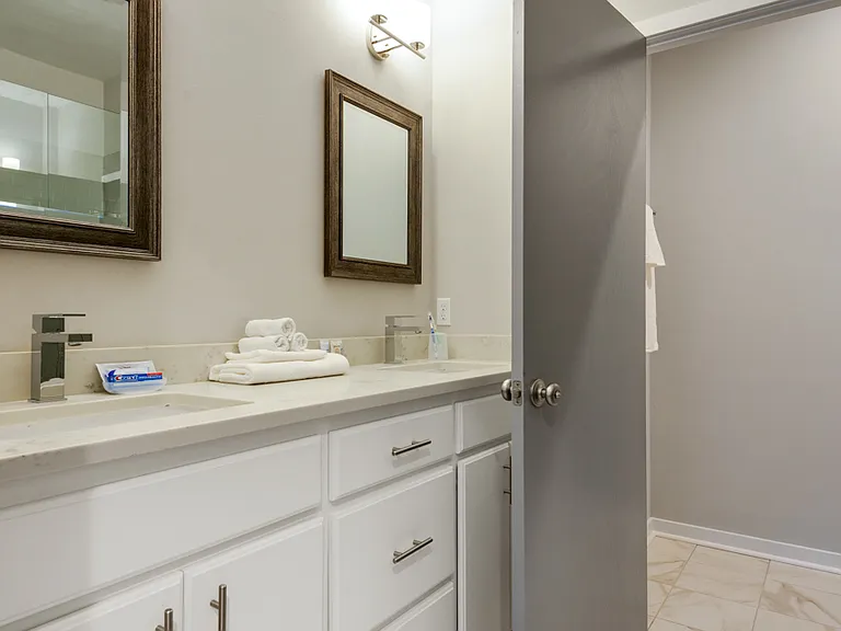 823 N Bronough St — Photo 13
