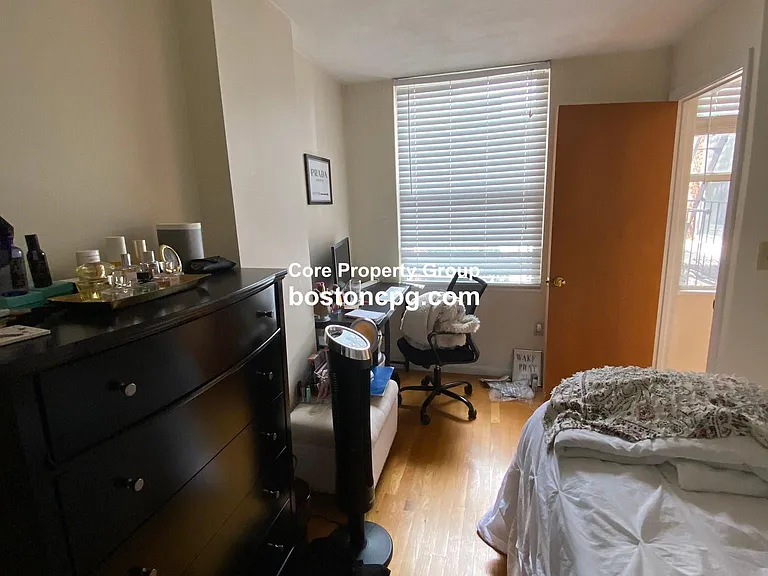 12 Parmenter St #4R — Photo 12