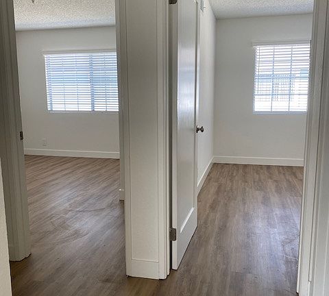 4th image of 5292-5302 Bishop St #19355992