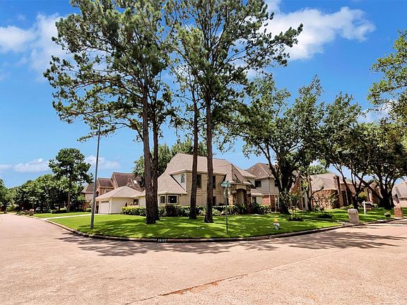 3rd image of 20703 Flagmore Ct