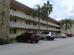 700 Village Green Ct APT 105, Palm Springs, FL 33461
