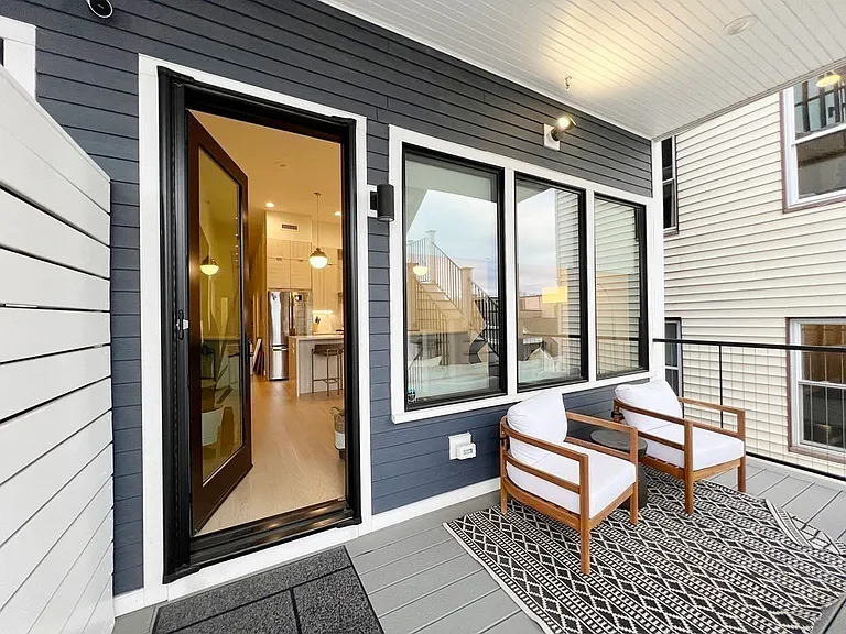 360 Meridian St #7 — Photo 5