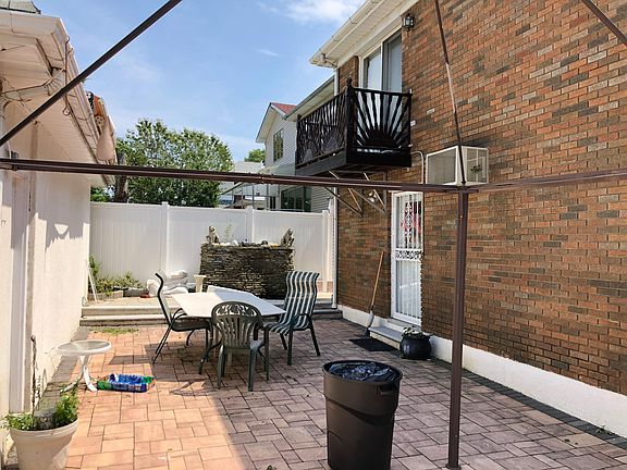 3rd image of 520 Clawson St