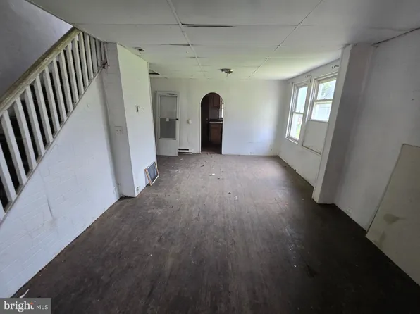 2534 Bonaffon St, Philadelphia, PA 19142