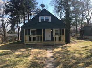 11 Marion St, Windsor Locks, CT 06096