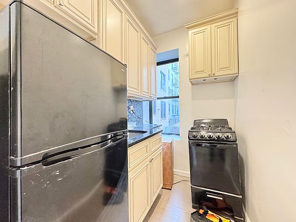 5th image of 2825 35th St APT 1A