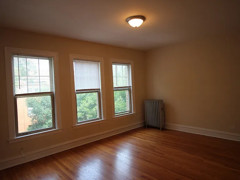 2337-43 W Rosemont Ave #6254-58 — Photo 2