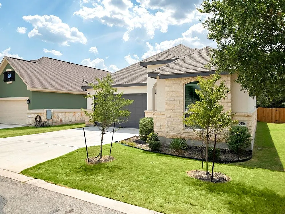 3 bed, 2033 sqft, $2,900 — Photo 3