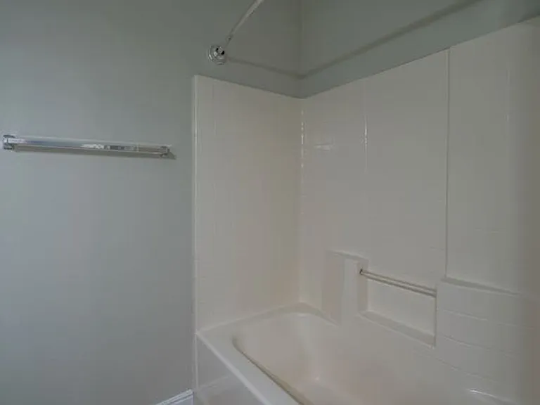 Valley View Condos — Photo 16