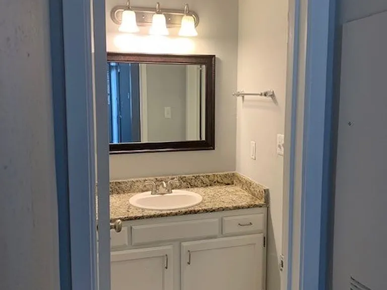 Madeira Apartments at Live Oak — Photo 28