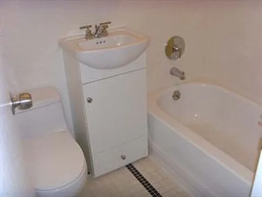 Rented by Douglas Elliman | media 14