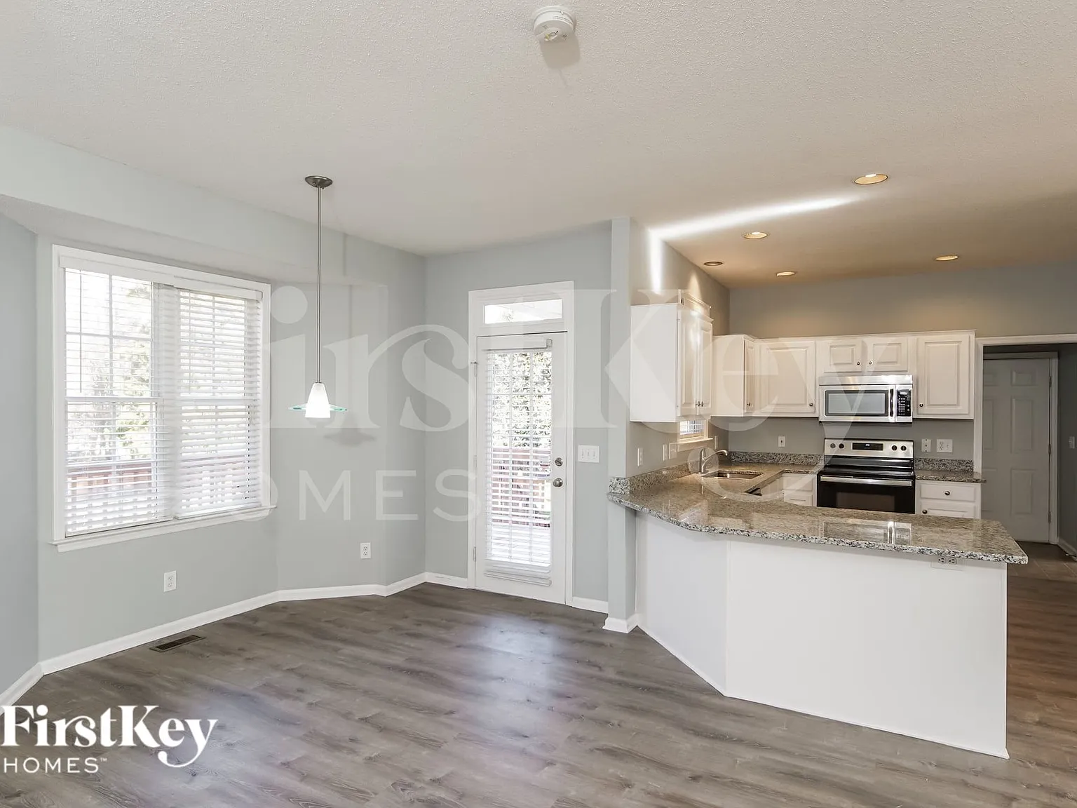 4 bed, 2.5 bath, 2469 sqft, $2,585 — Photo 4