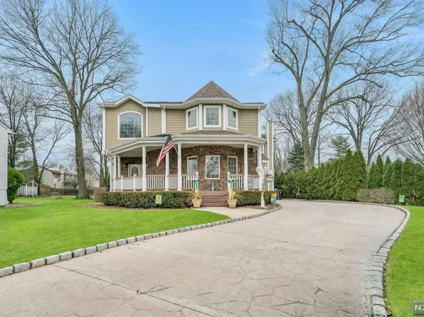 57 Fairmount Pl, Paramus, NJ 07652