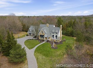 5484 Lakeshore Dr, Holland, MI 49424