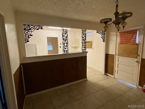 5th image of 3452 Harris St