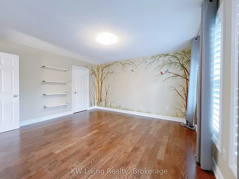 47 Waltham Cres — Photo 17