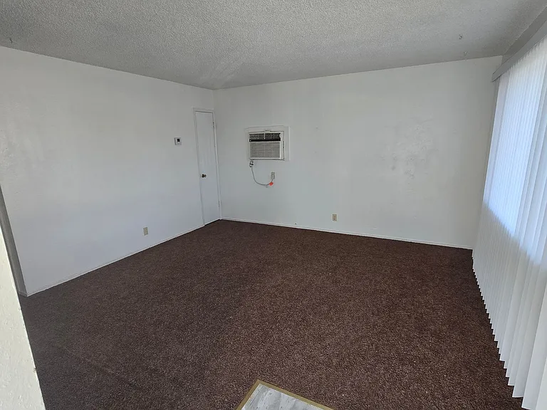 1915 Celeste Ct #B — Photo 3