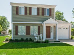 1392 Bow String Ct, Carol Stream, IL 60188