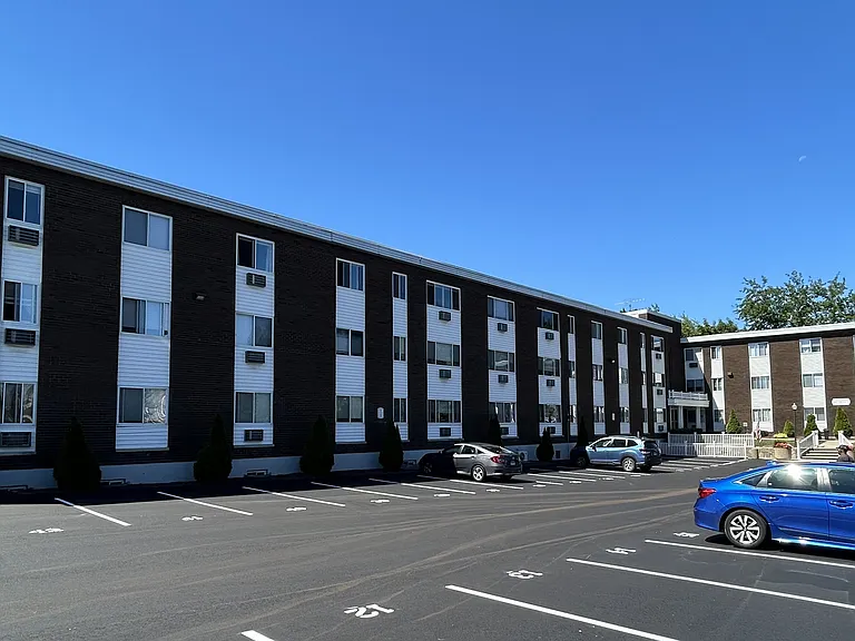 Cypress Apartments — Photo 9