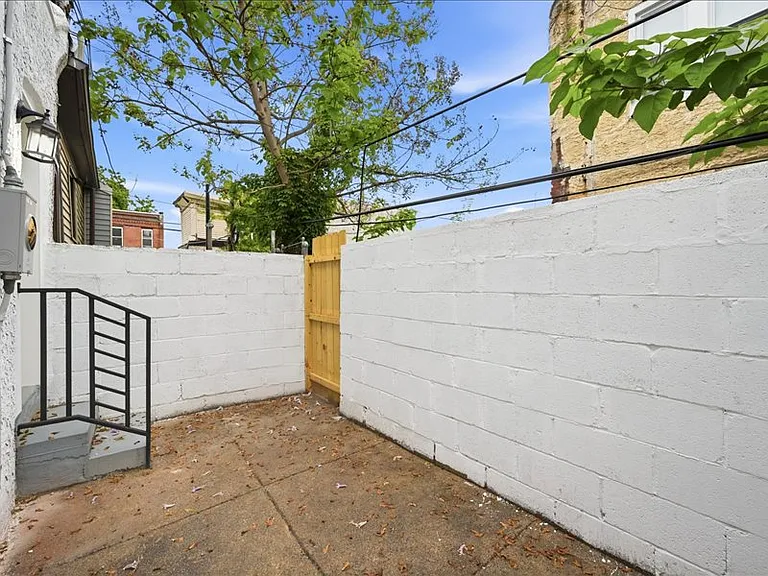 2561 N Patton St — Photo 9